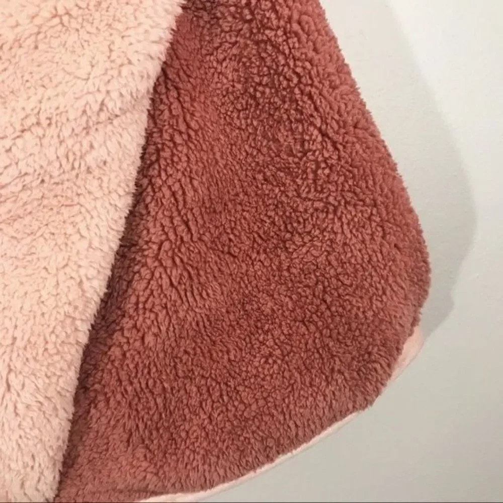 FRYE Reversible Plush Sherpa Throw Blanket 50in x 60in NWT Rose